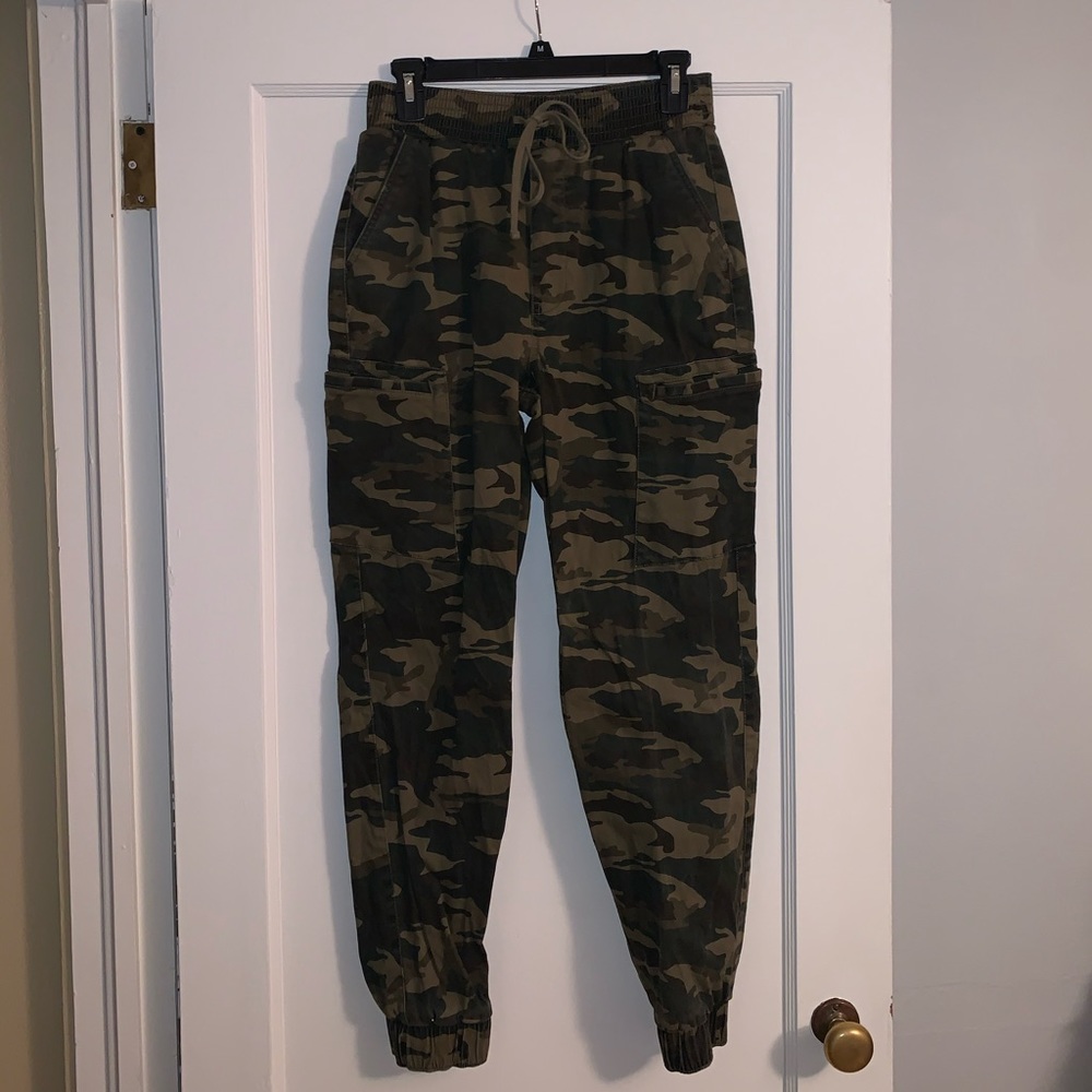 Hollister Ultra High Rose Twill Camo Jogger